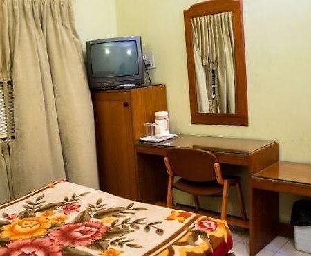 Hotel Bombay Tiffanys Mysore Εξωτερικό φωτογραφία